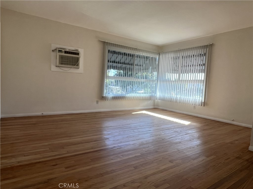 401 W Grand Avenue - Photo 2