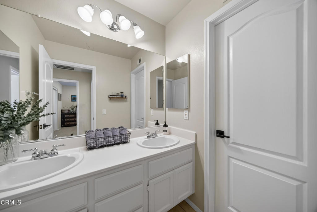 3889 Angeline Street - Photo 33