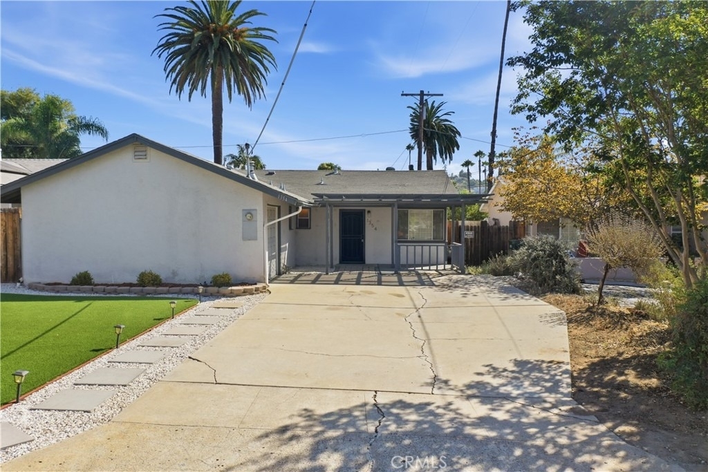 1354 S Maple - Photo 0