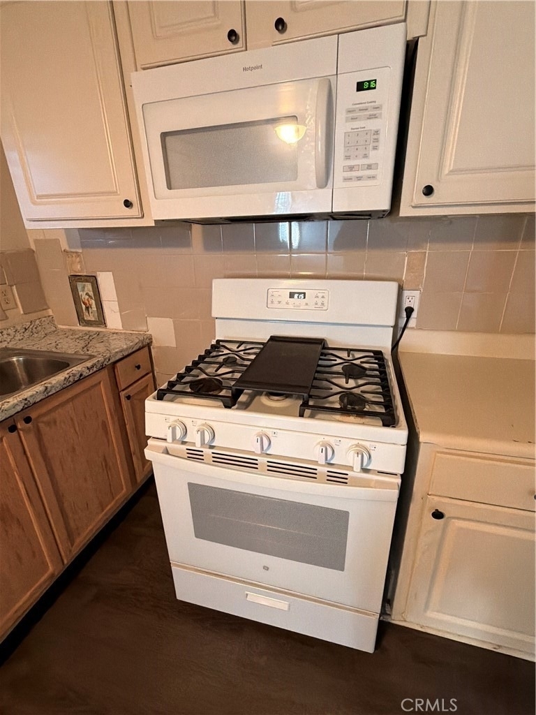 114 N Lewis - Photo 1