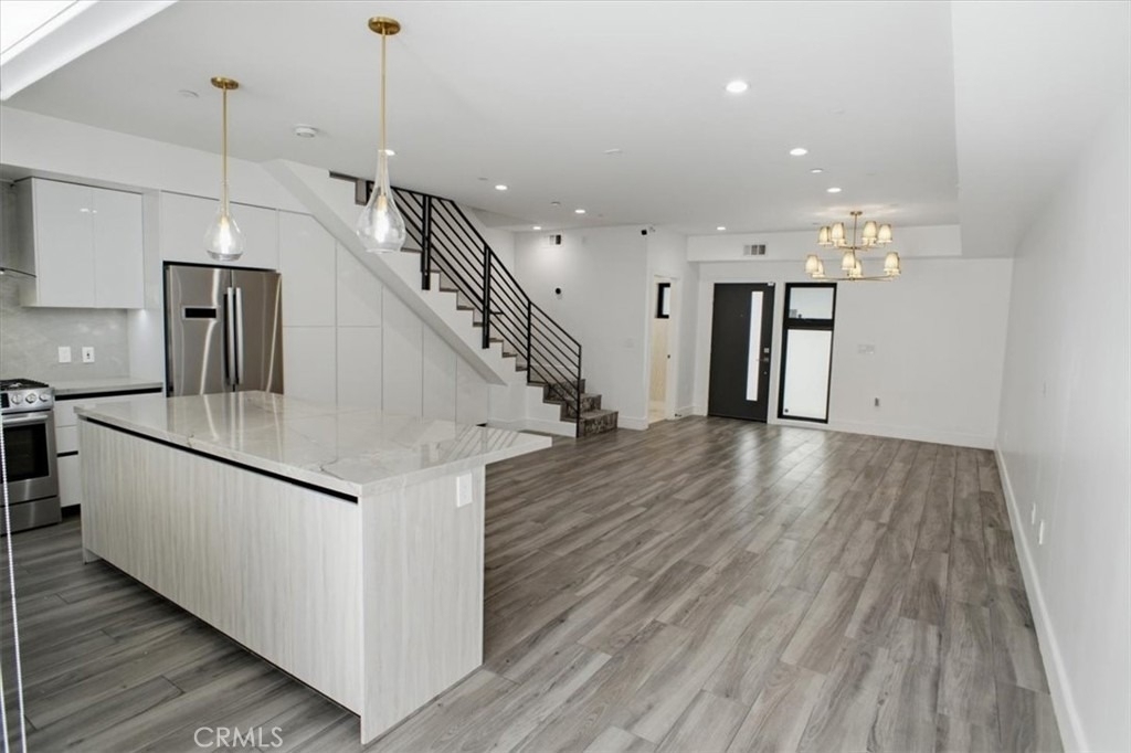 829 N Martel - Photo 4