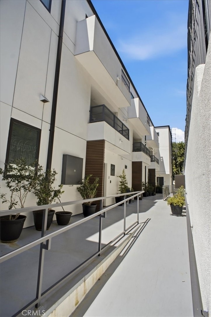 829 N Martel - Photo 1