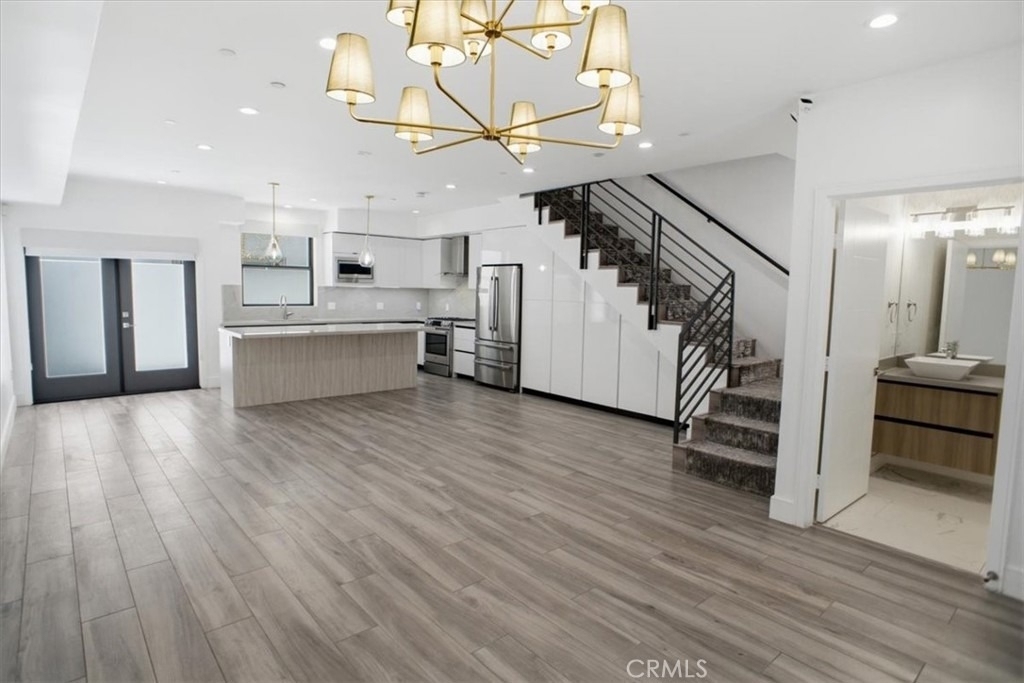 829 N Martel - Photo 2