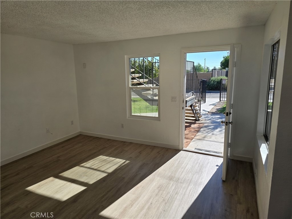 38423 10th Place E - Photo 1
