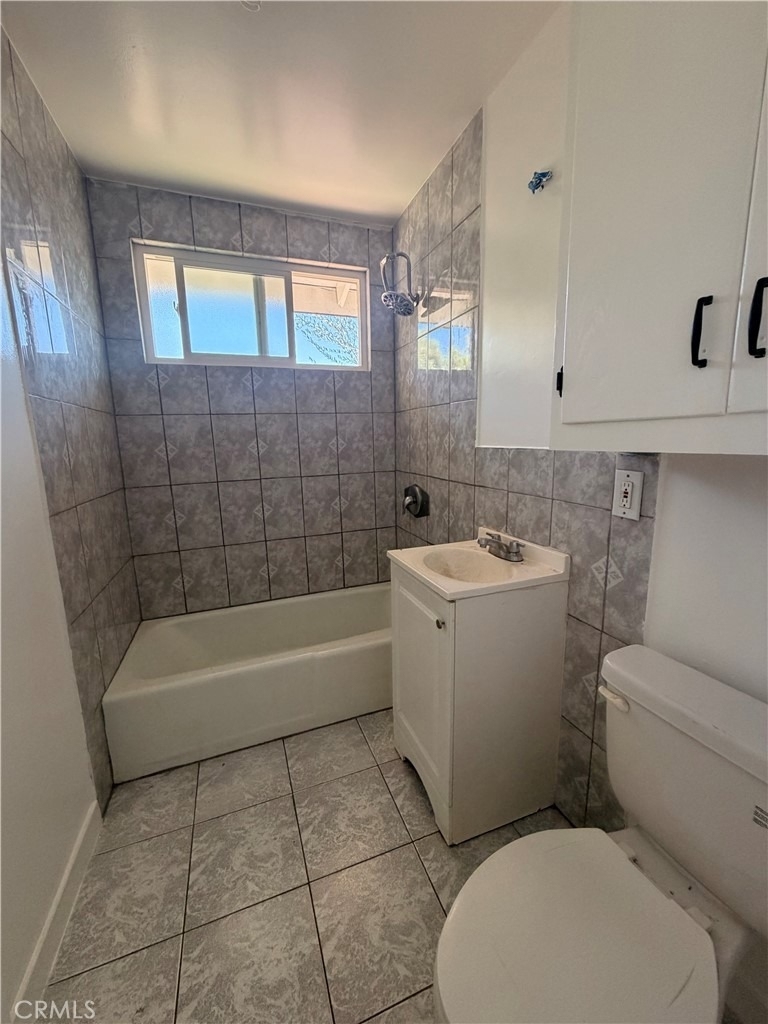 13277 Herrick Avenue - Photo 3