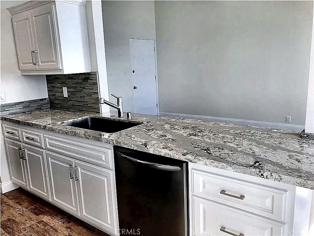 1710 Esplanade - Photo 5