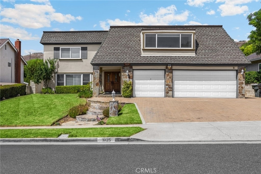 1025 Woodcrest - Photo 0