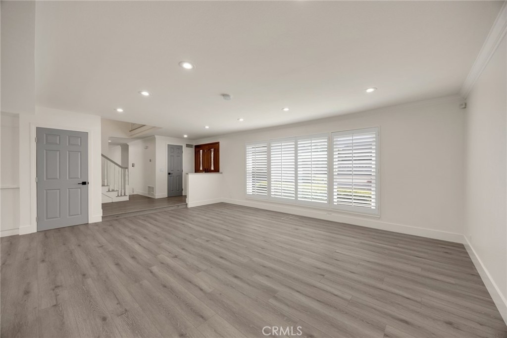 1025 Woodcrest - Photo 5