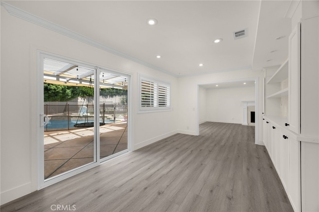 1025 Woodcrest - Photo 7