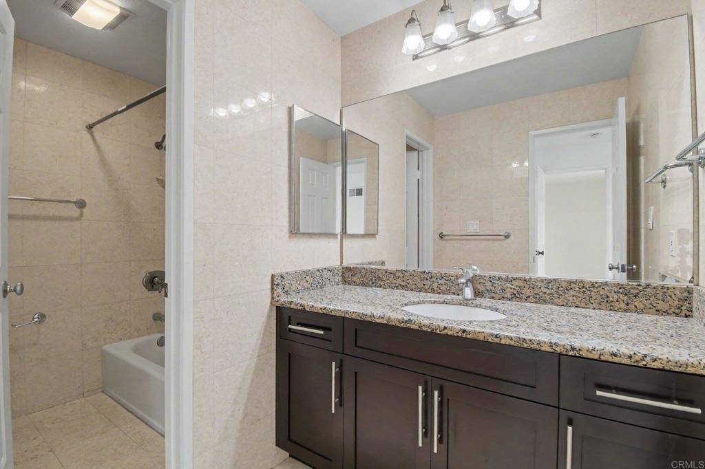 7405 Charmant Dr - Photo 19