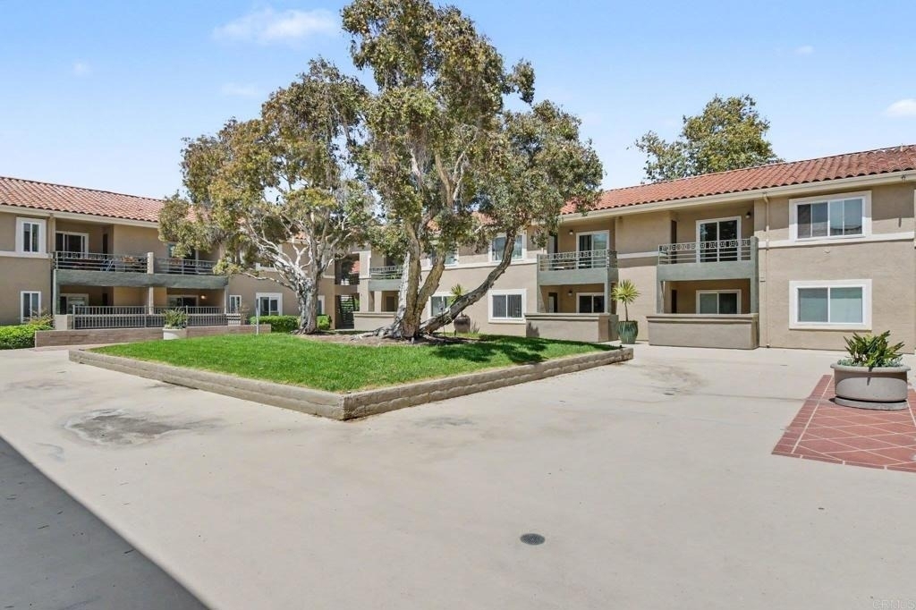7405 Charmant Dr - Photo 25