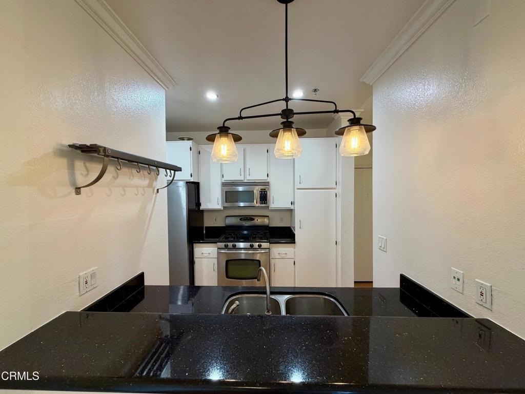 156 S Oak Knoll Avenue - Photo 8