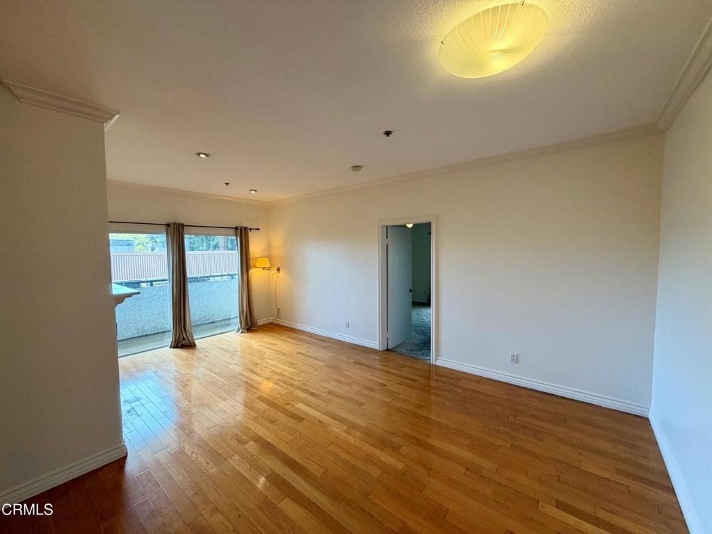 156 S Oak Knoll Avenue - Photo 2