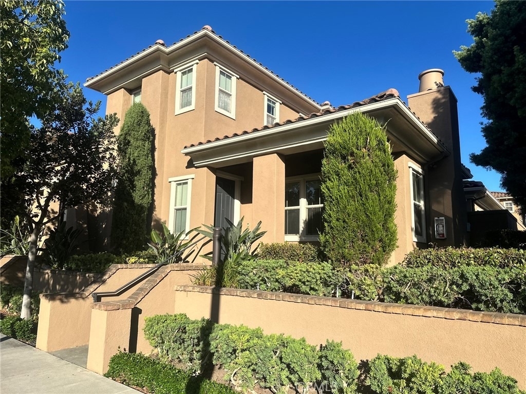 80 Mapleton - Photo 0
