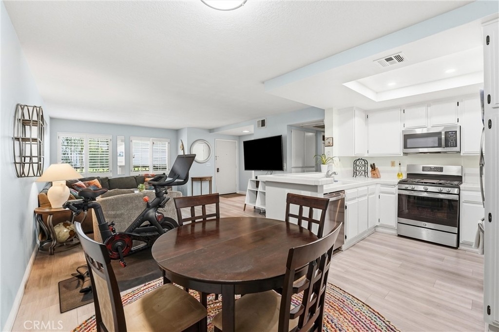 24486 Howes - Photo 6