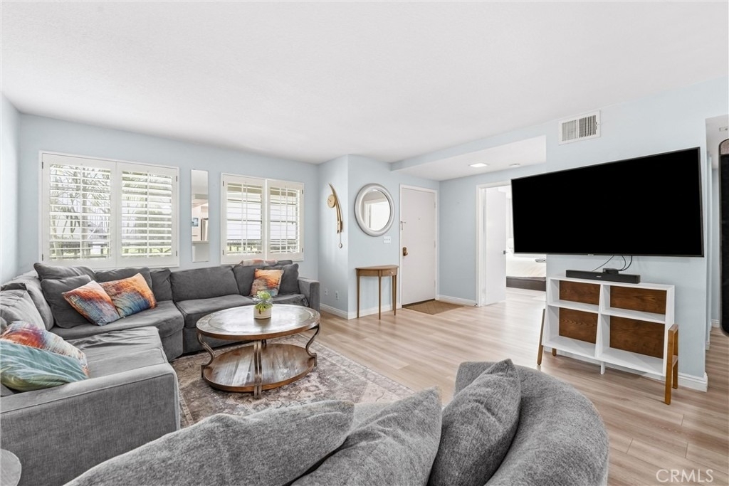 24486 Howes - Photo 5