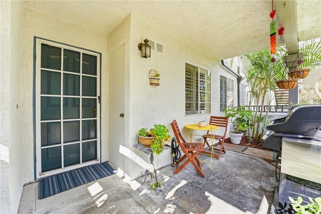 24486 Howes - Photo 2