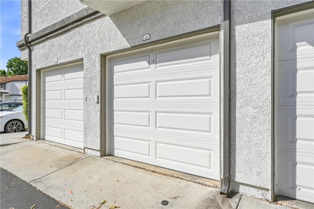 24486 Howes - Photo 17