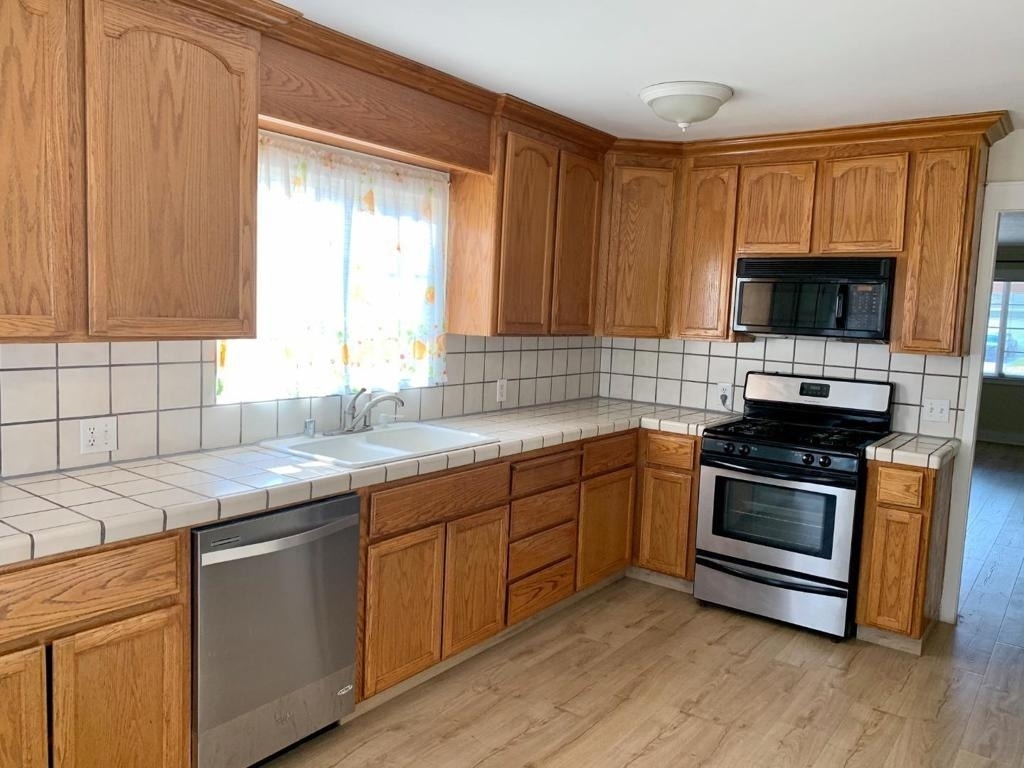 1462 Revere Avenue - Photo 7