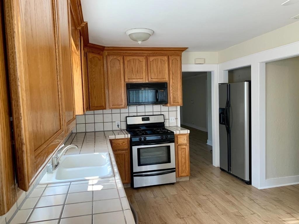 1462 Revere Avenue - Photo 6