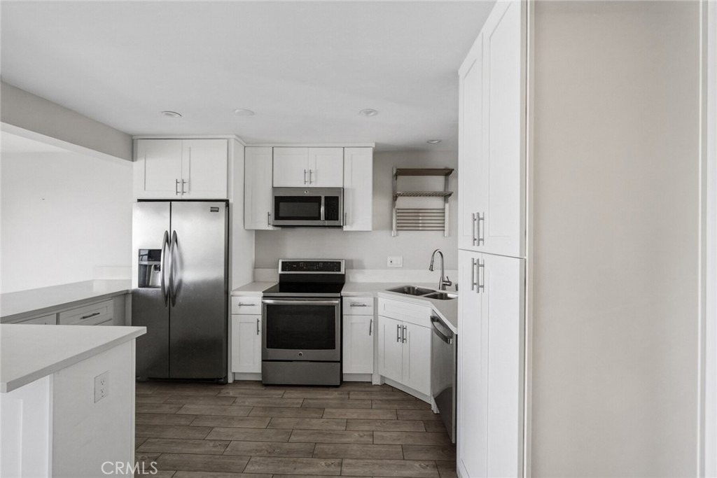 222 Arch - Photo 18