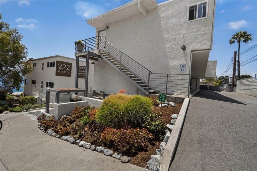 222 Arch - Photo 2
