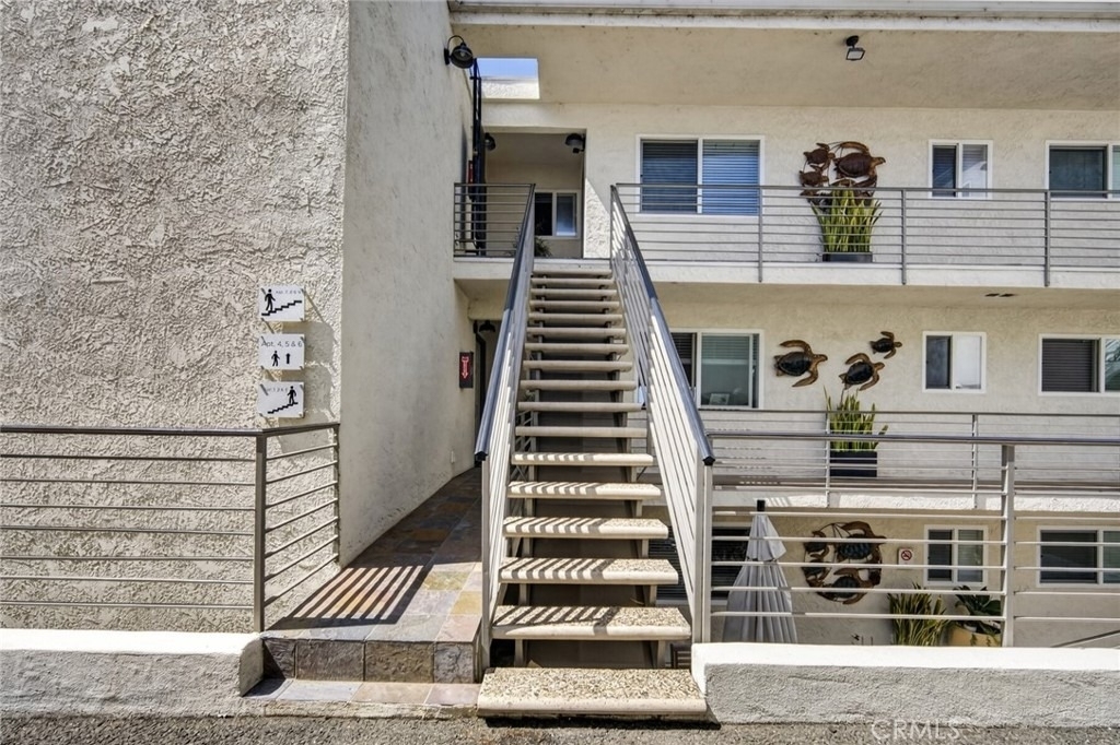 222 Arch - Photo 5