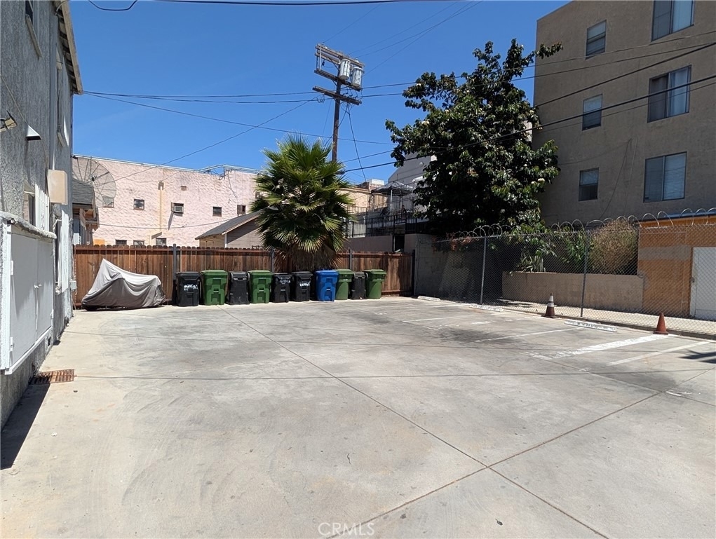 218 N Normandie - Photo 10