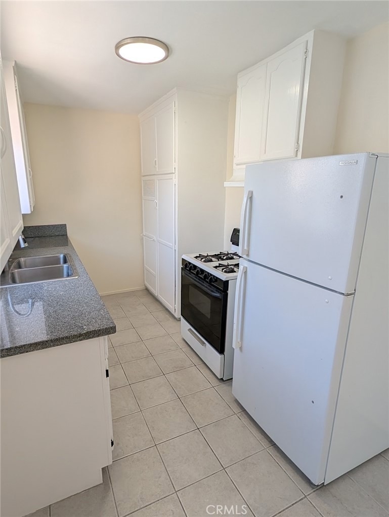 218 N Normandie - Photo 4
