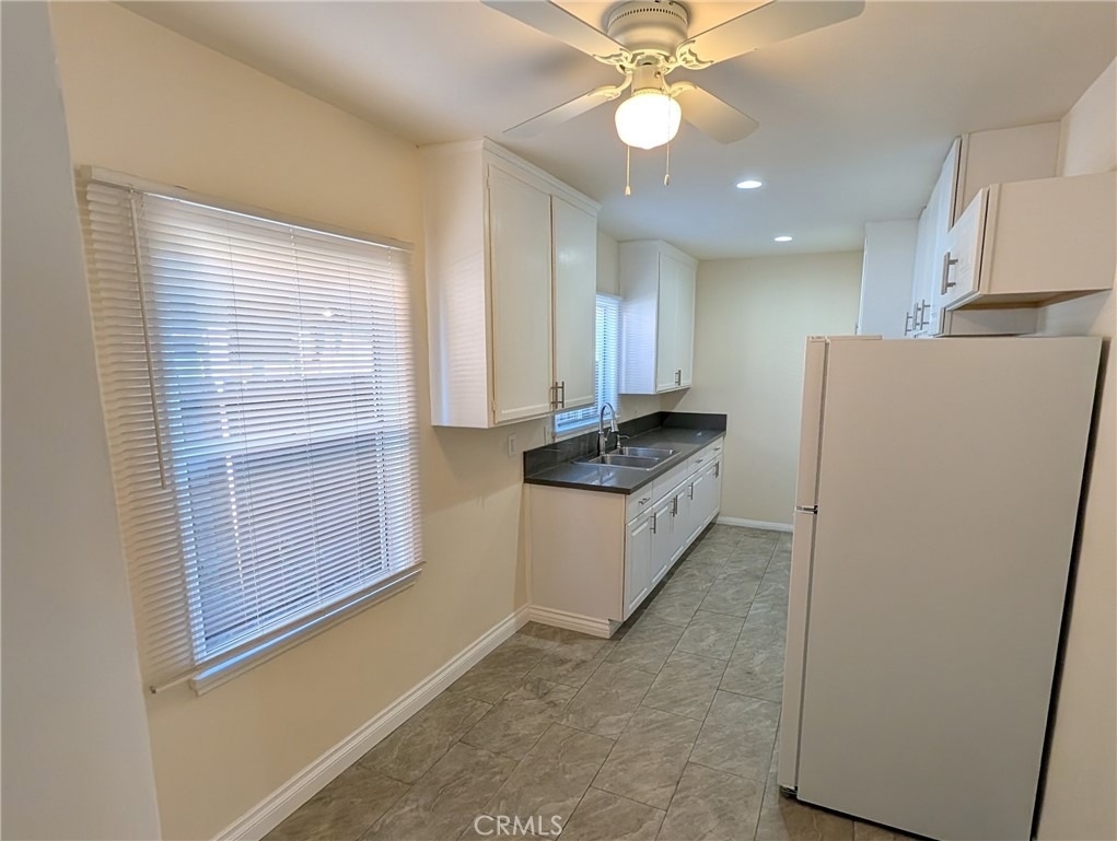 216 N Normandie - Photo 5
