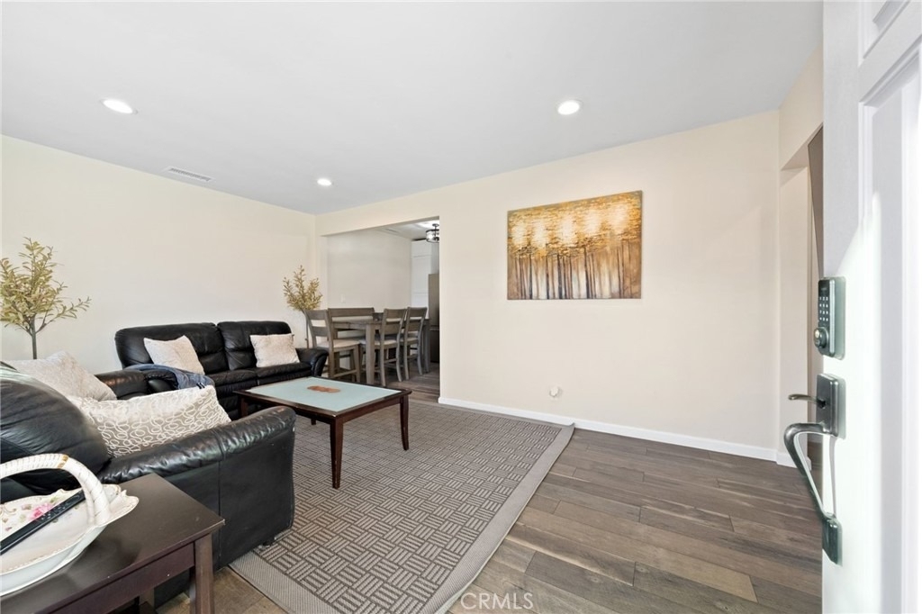 6240 University - Photo 5