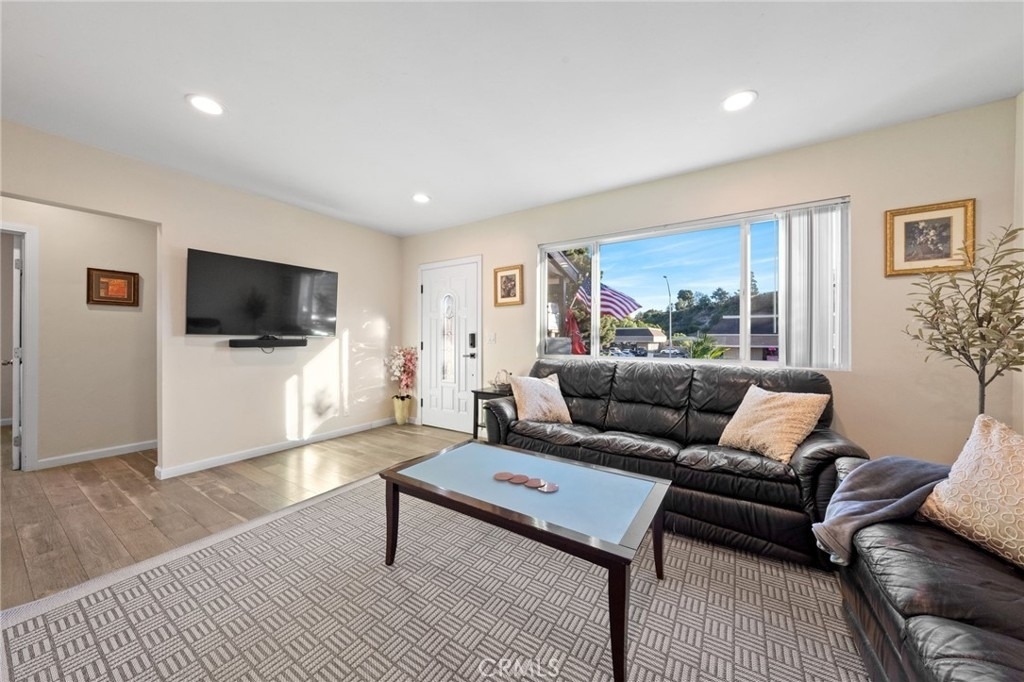 6240 University - Photo 7
