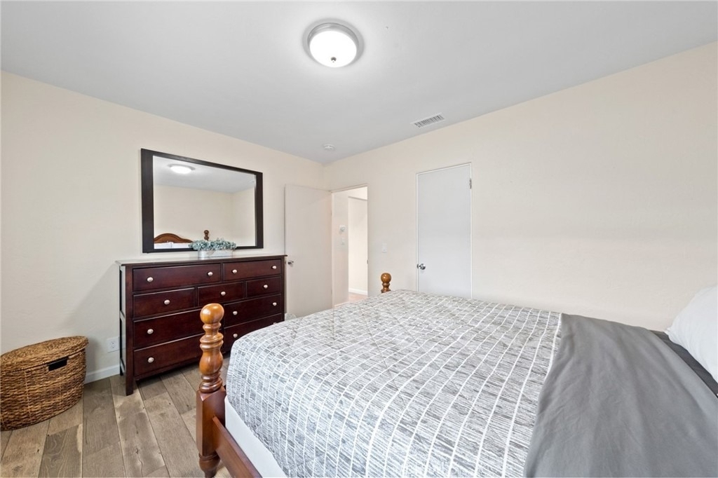 6240 University - Photo 17