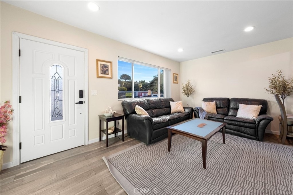 6240 University - Photo 4