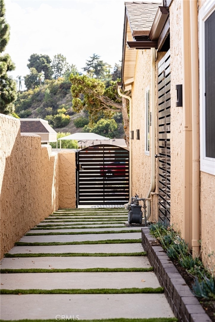 6238 University - Photo 4