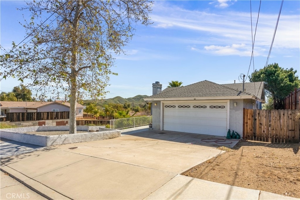 312 N Lewis - Photo 2