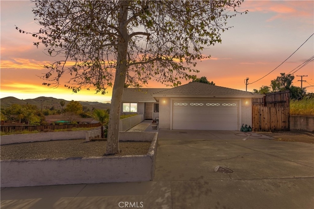 312 N Lewis - Photo 0