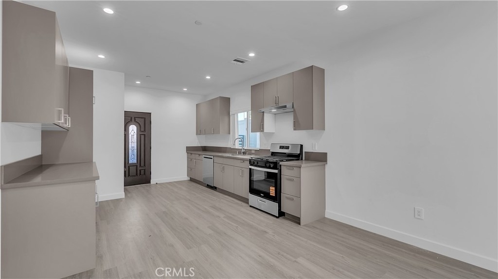 7731 Craner Ave - Photo 3
