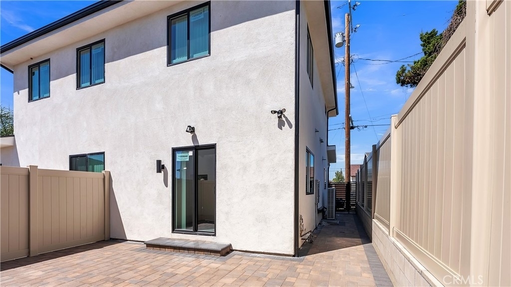 7731 Craner Ave - Photo 25