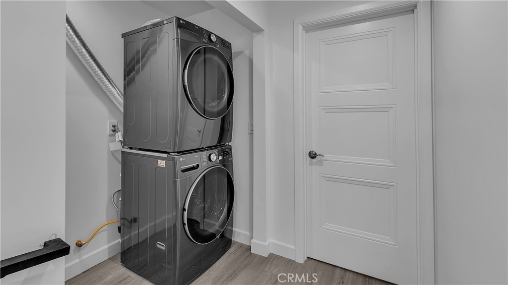 7731 Craner Ave - Photo 10