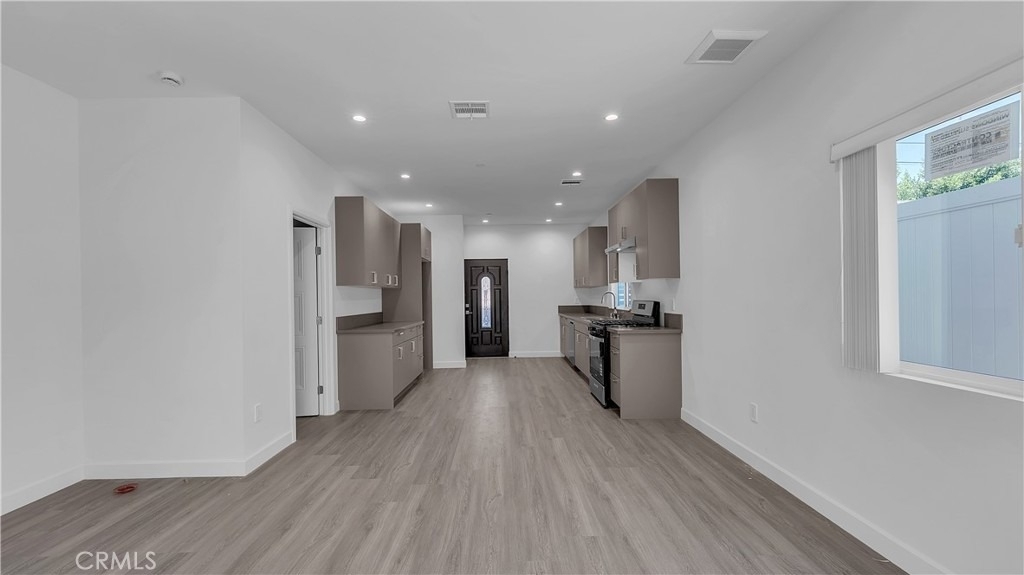 7731 Craner Ave - Photo 5