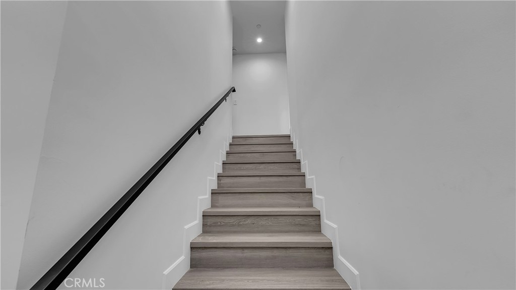 7731 Craner Ave - Photo 8