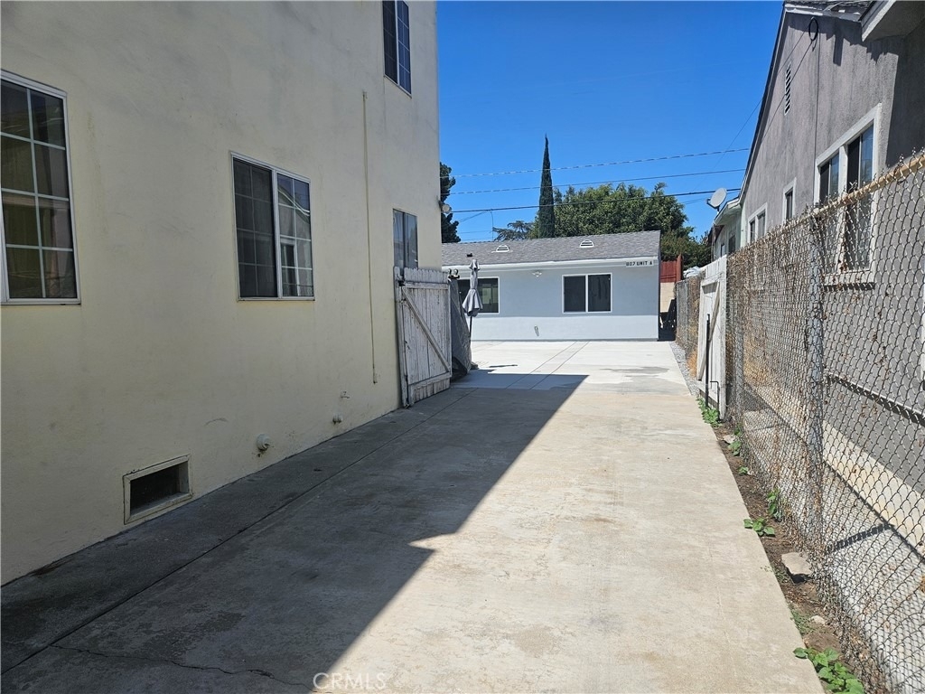 1307 S Woods - Photo 1