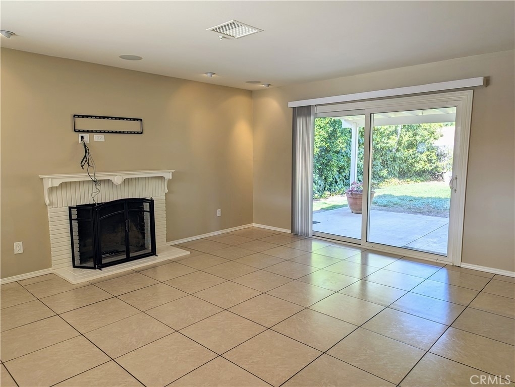 533 Esther Way - Photo 3