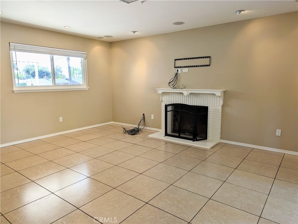 533 Esther Way - Photo 4