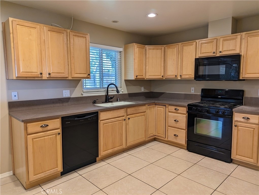 533 Esther Way - Photo 8