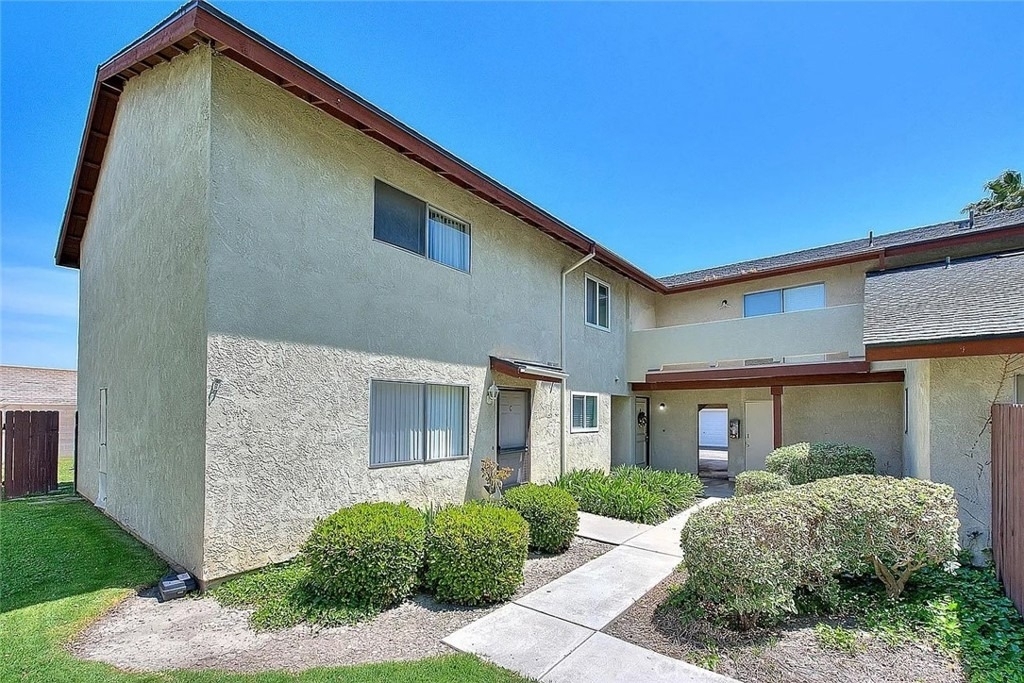 15153 Monterey - Photo 2