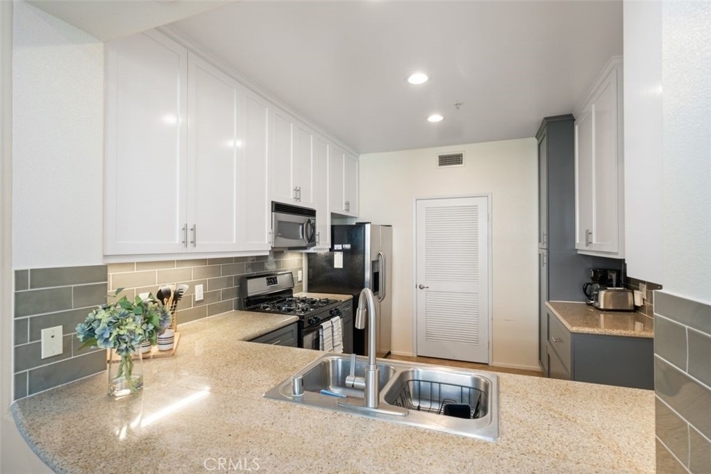 3372 Watermarke Place - Photo 10