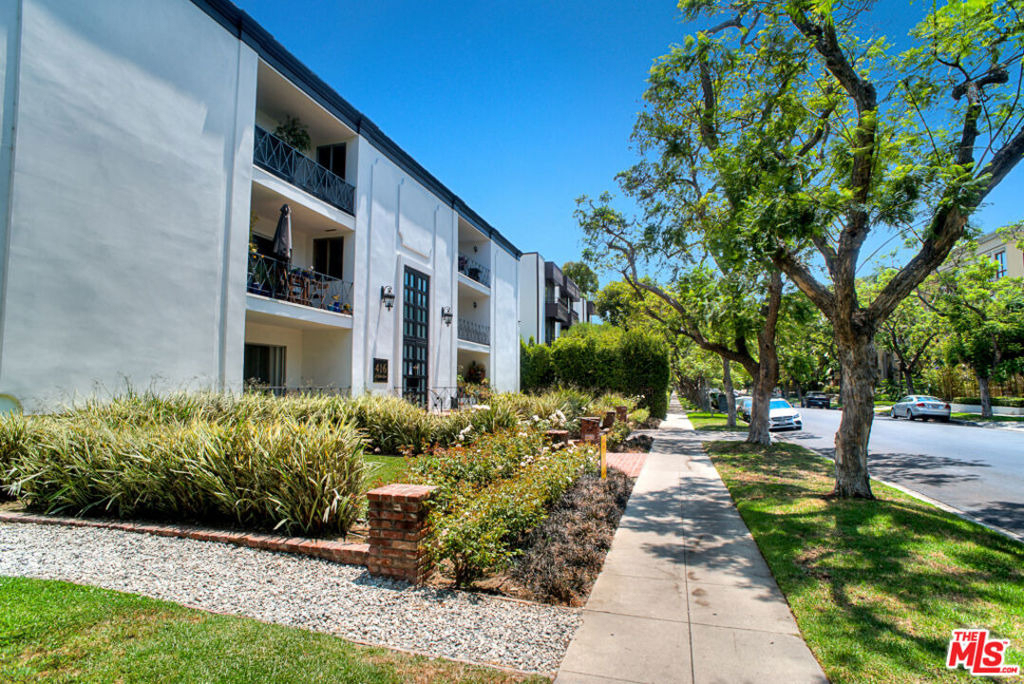416 N Oakhurst Drive - Photo 1