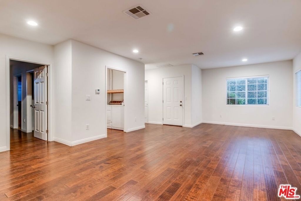 4848 Oakwood Avenue - Photo 3